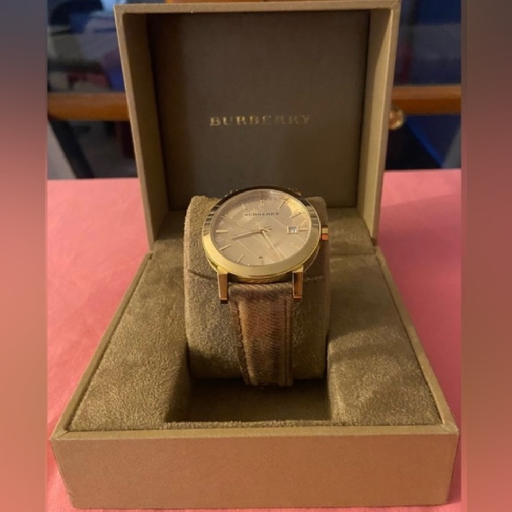 House Check Burberry City Watch - Picture 1 of 8